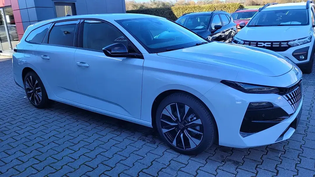 Peugeot 308 - Thumbnail 3