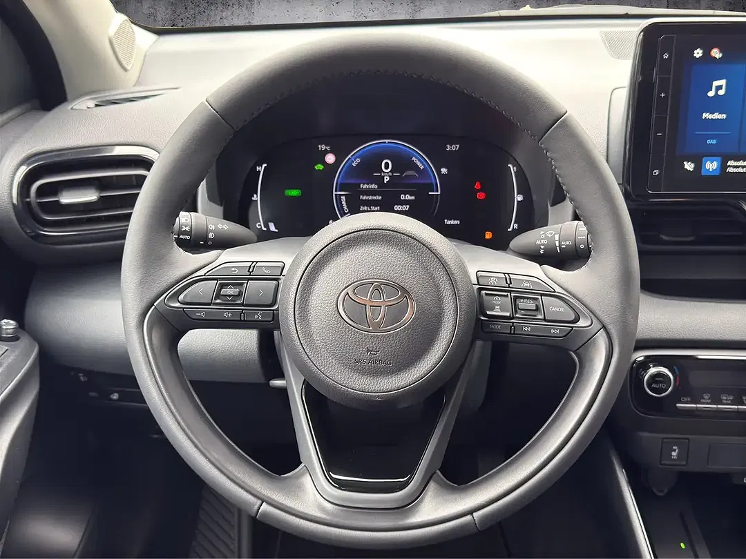 Toyota Yaris - Thumbnail 10