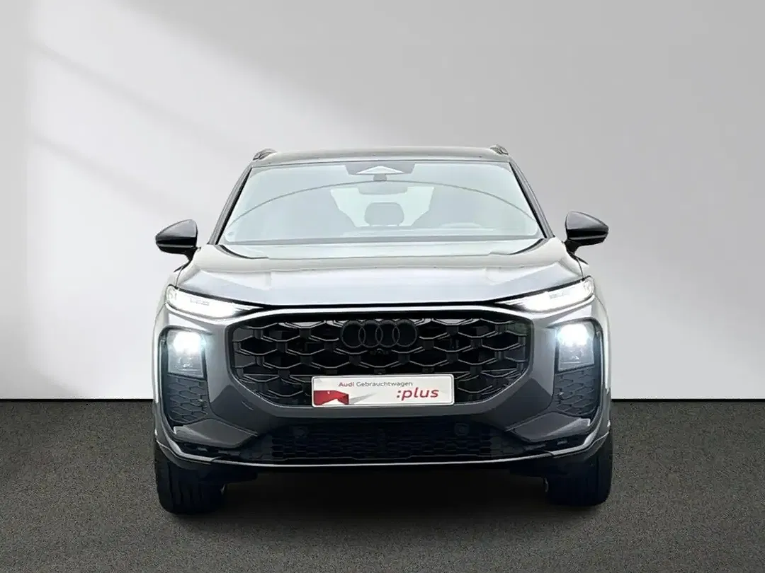 Audi Q3 - Thumbnail 3