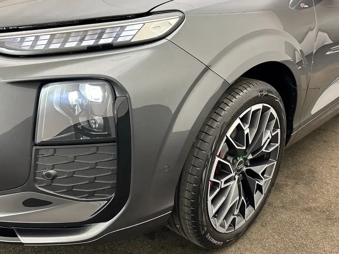 Audi Q3 - Thumbnail 5