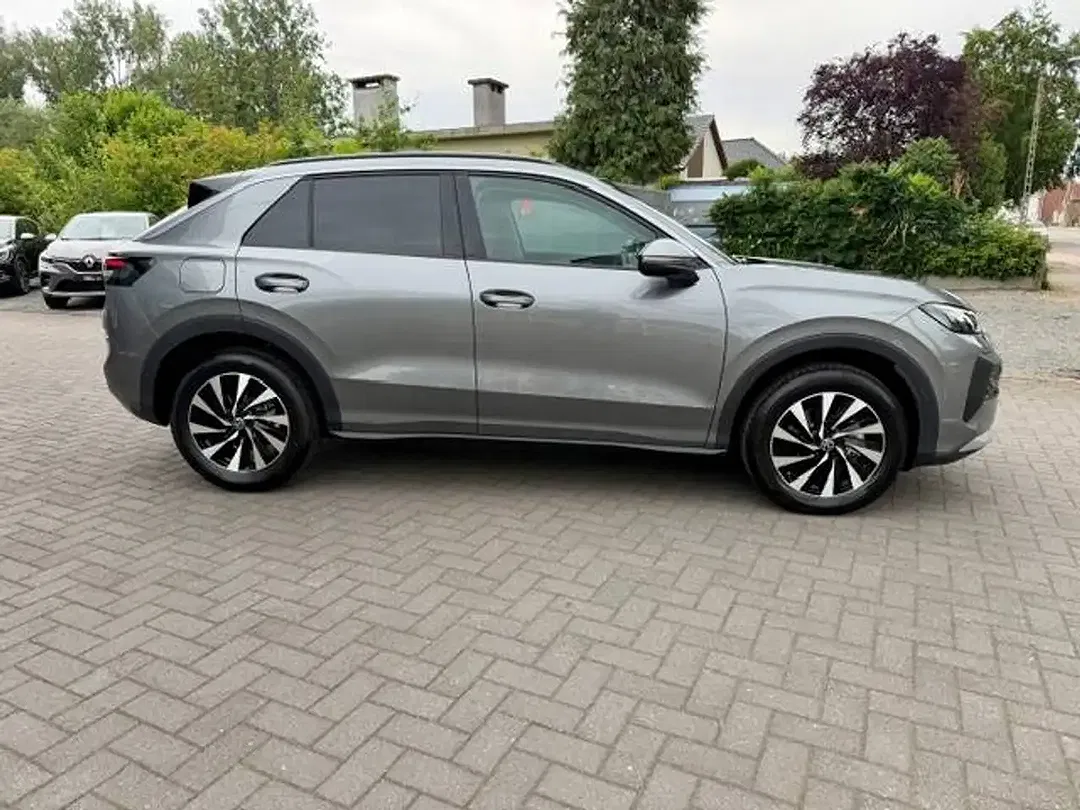 Volkswagen T-Roc - Thumbnail 6