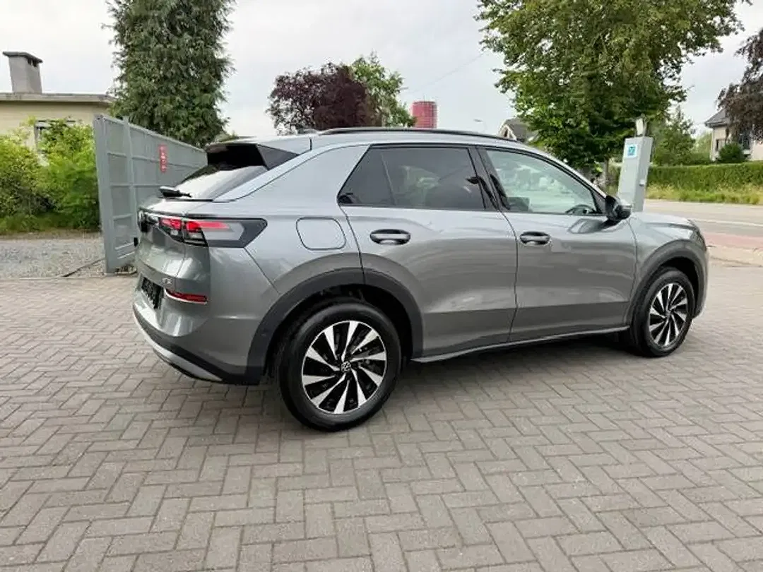 Volkswagen T-Roc - Thumbnail 7