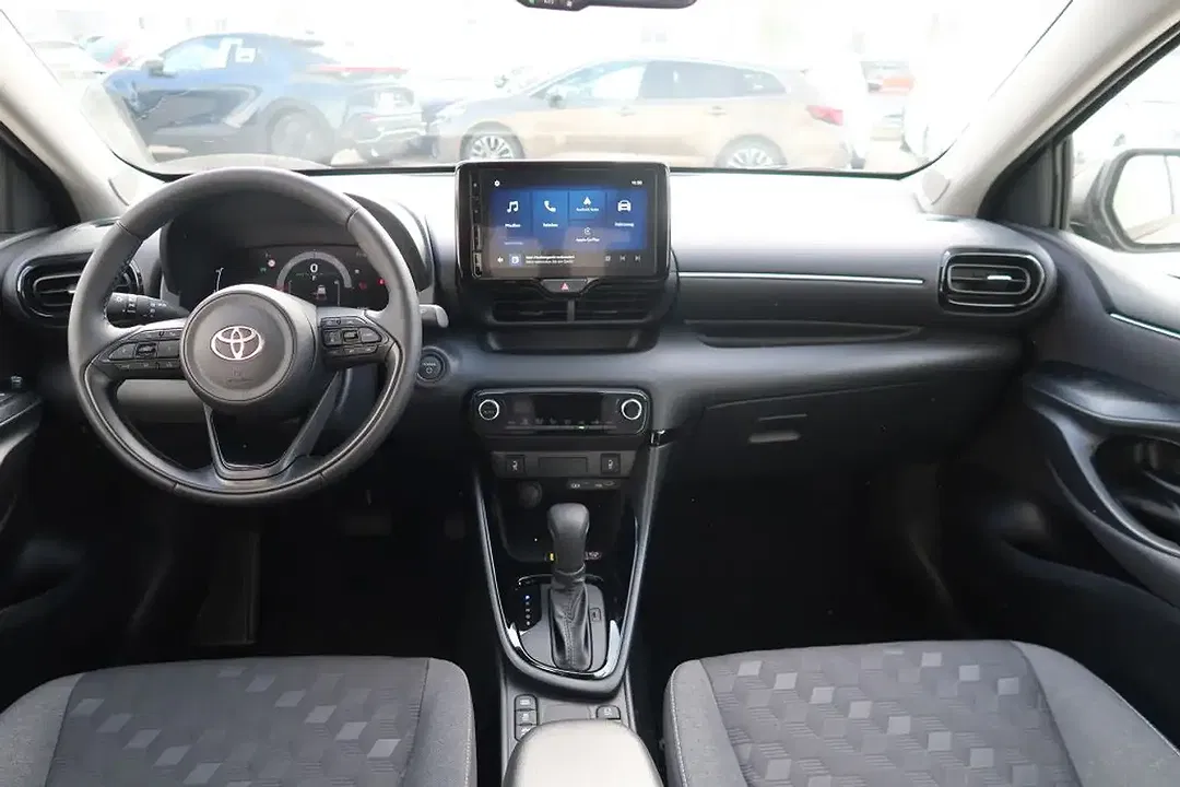 Toyota Yaris - Thumbnail 11
