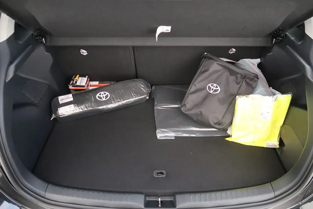 Toyota Yaris - Thumbnail 13