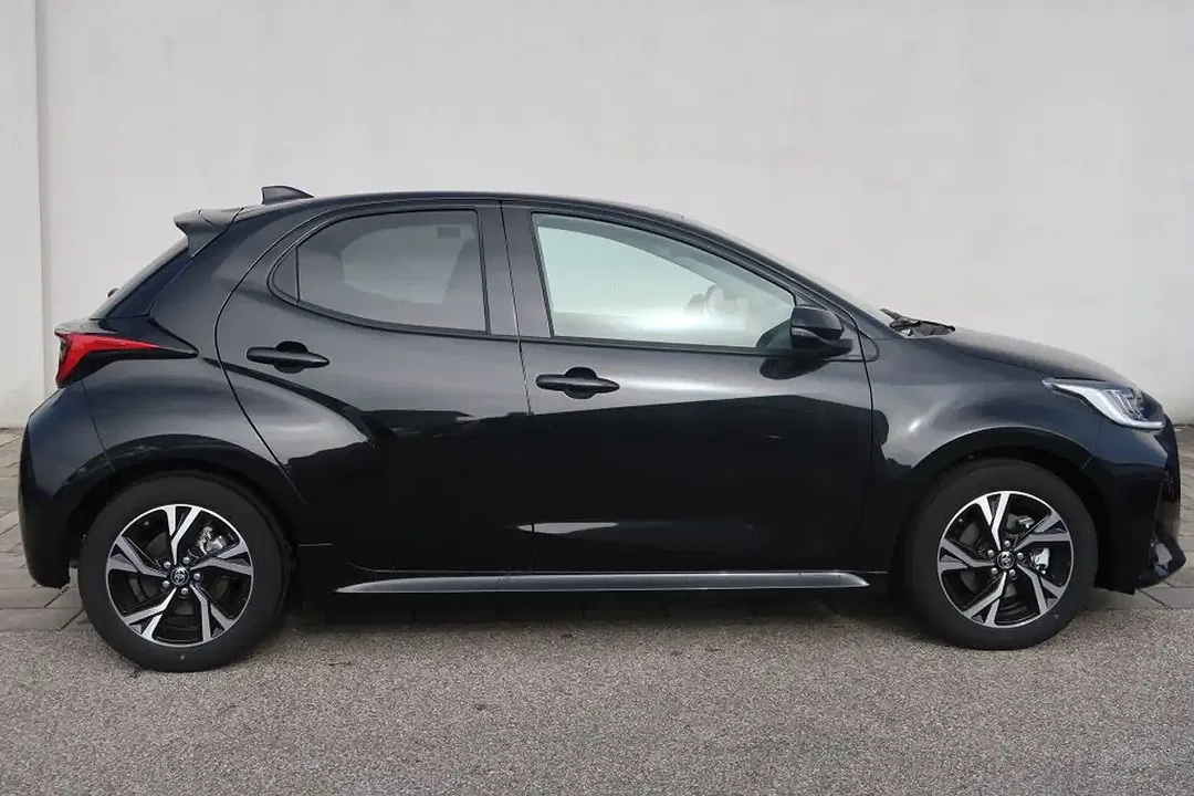 Toyota Yaris - Thumbnail 6