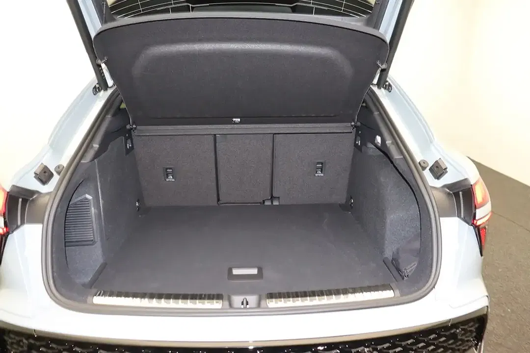 Audi Q3 - Thumbnail 11