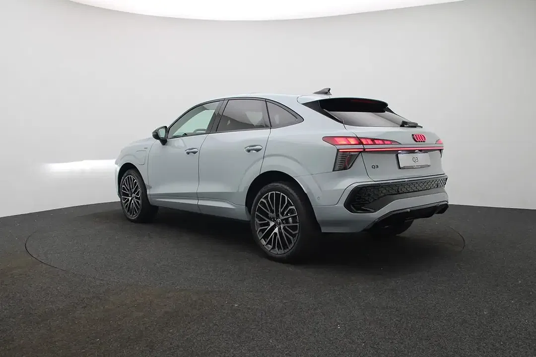 Audi Q3 - Thumbnail 3