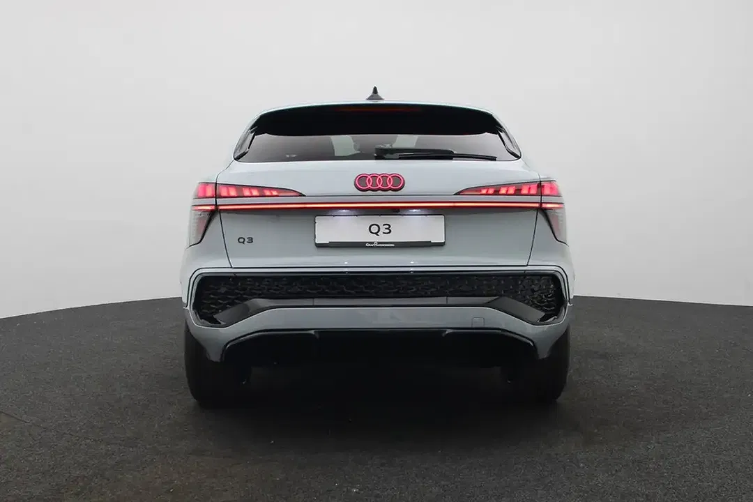 Audi Q3 - Thumbnail 4