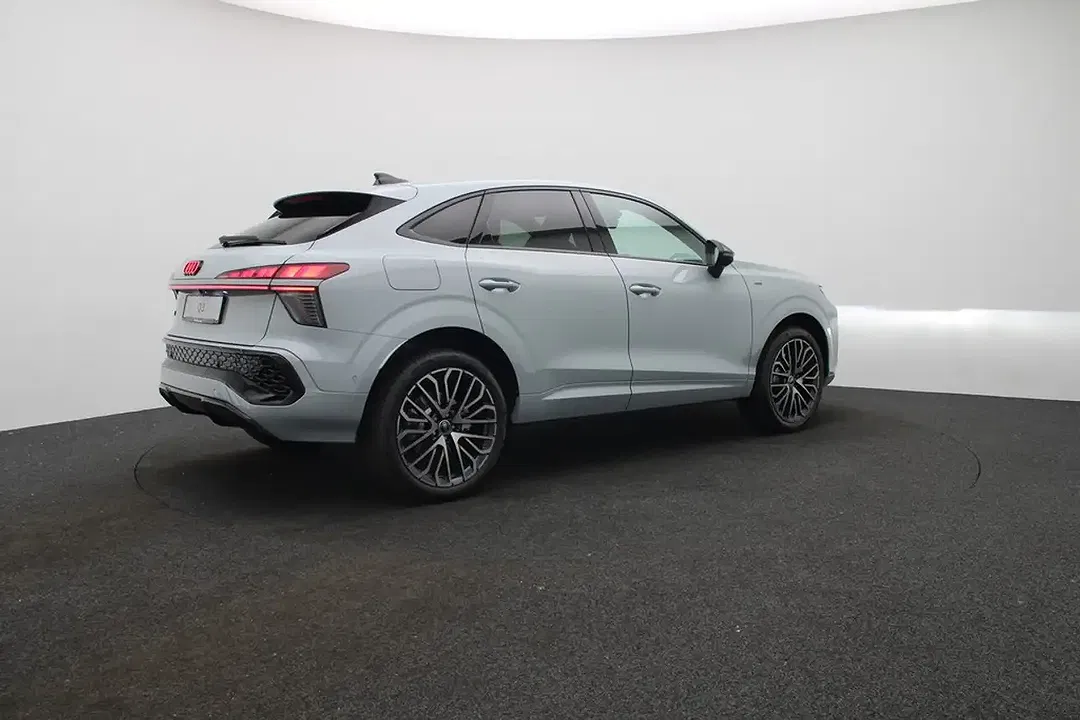 Audi Q3 - Thumbnail 5