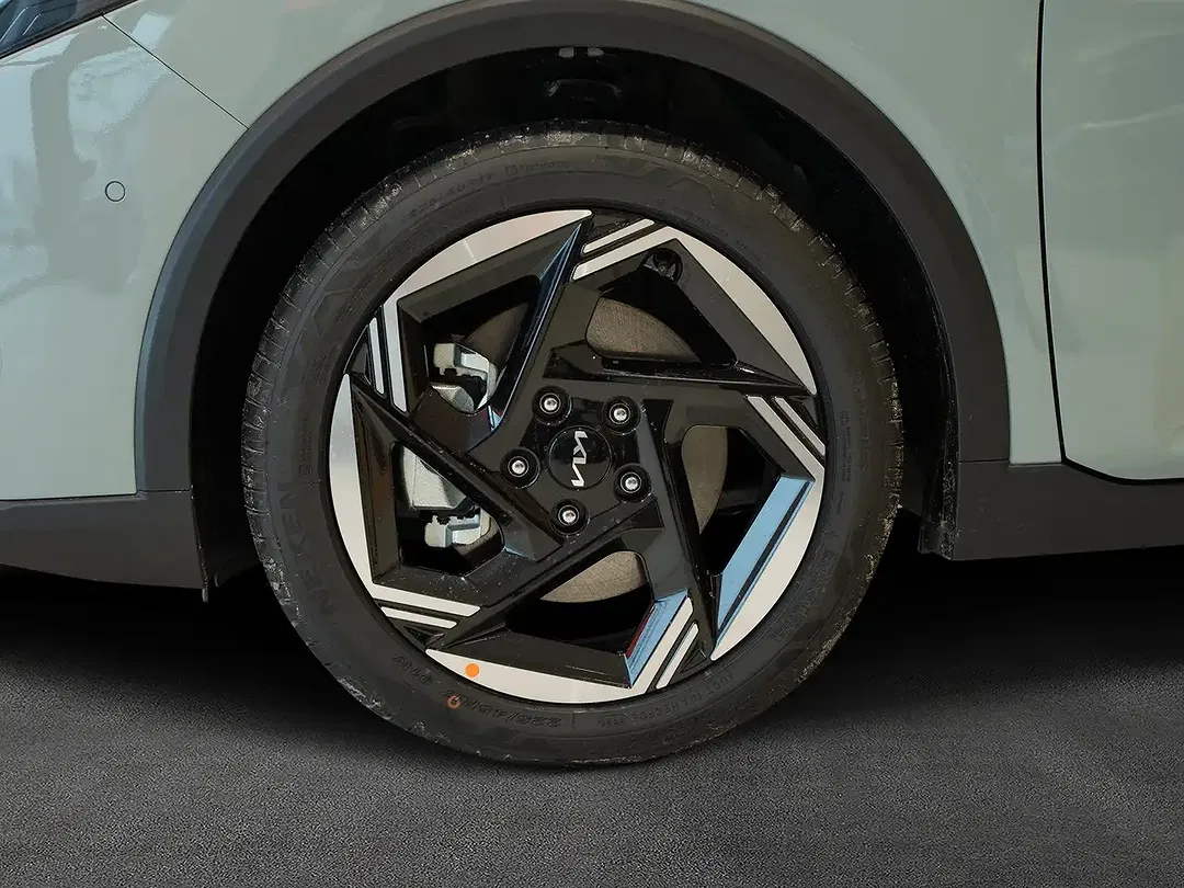 Kia K4 - Thumbnail 3