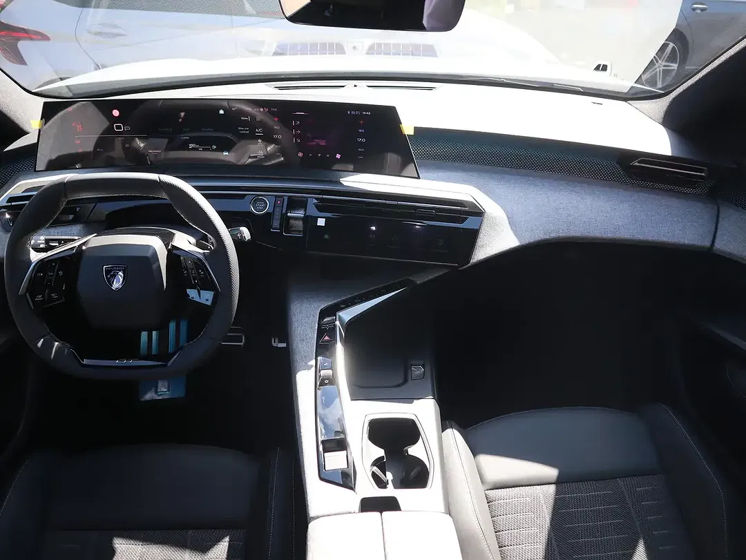 Peugeot 3008 - Thumbnail 10
