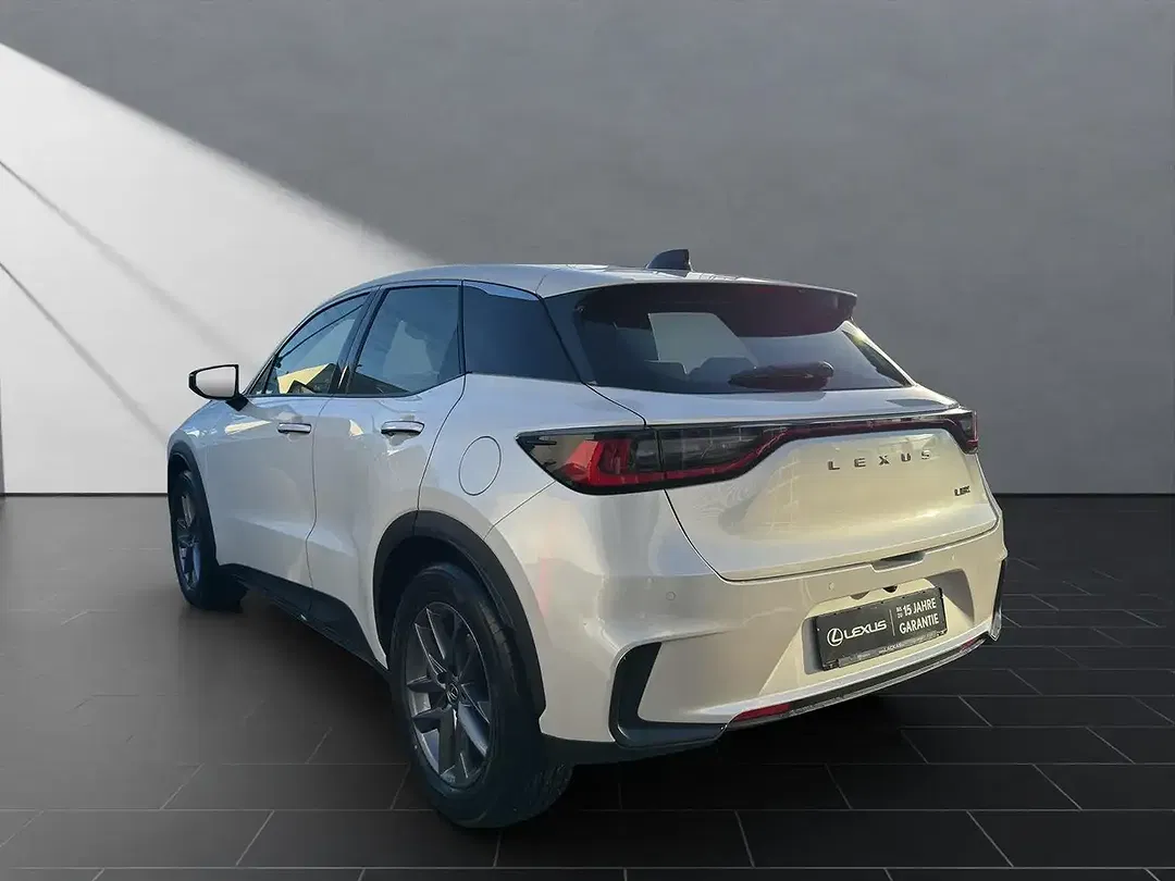 Lexus LBX - Thumbnail 2