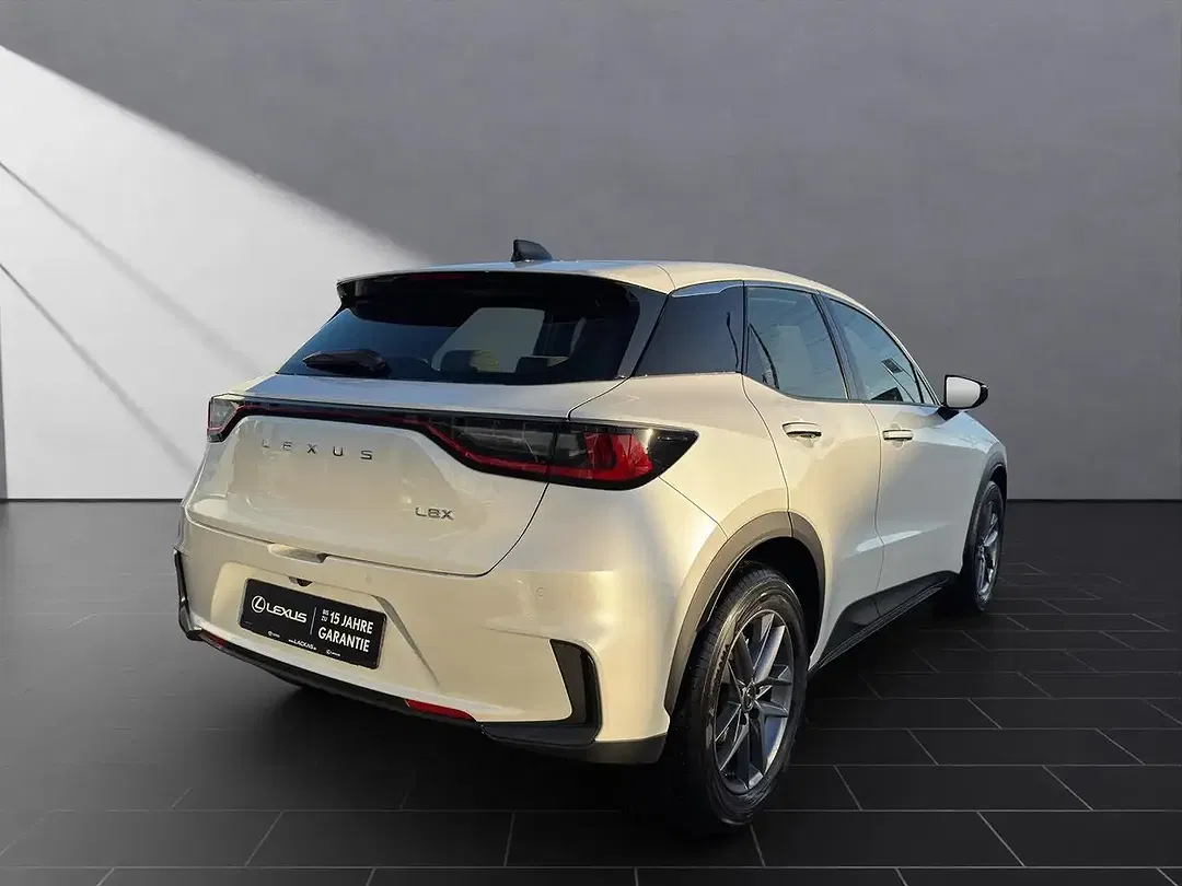 Lexus LBX - Thumbnail 4