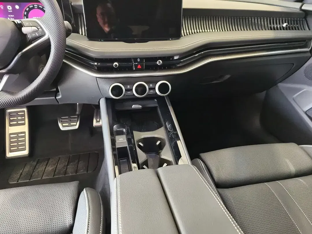 Skoda Superb - Thumbnail 11