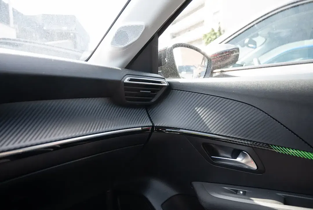 Peugeot 208 - Thumbnail 11