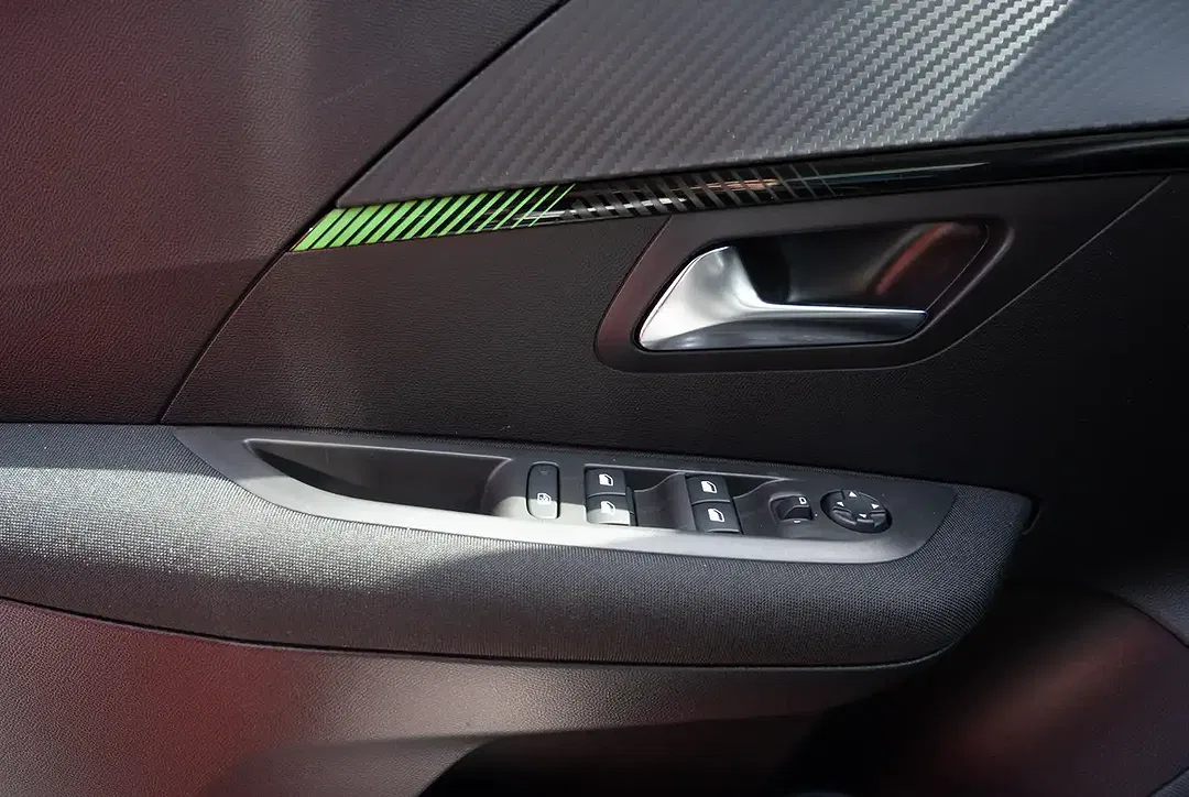 Peugeot 208 - Thumbnail 12