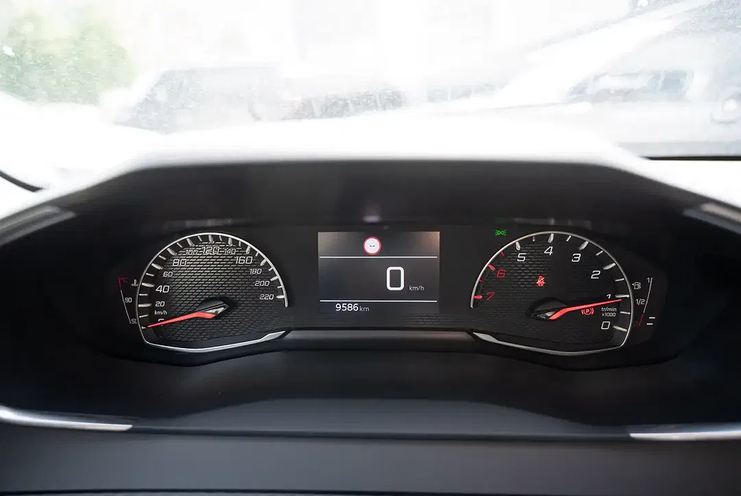 Peugeot 208 - Thumbnail 13