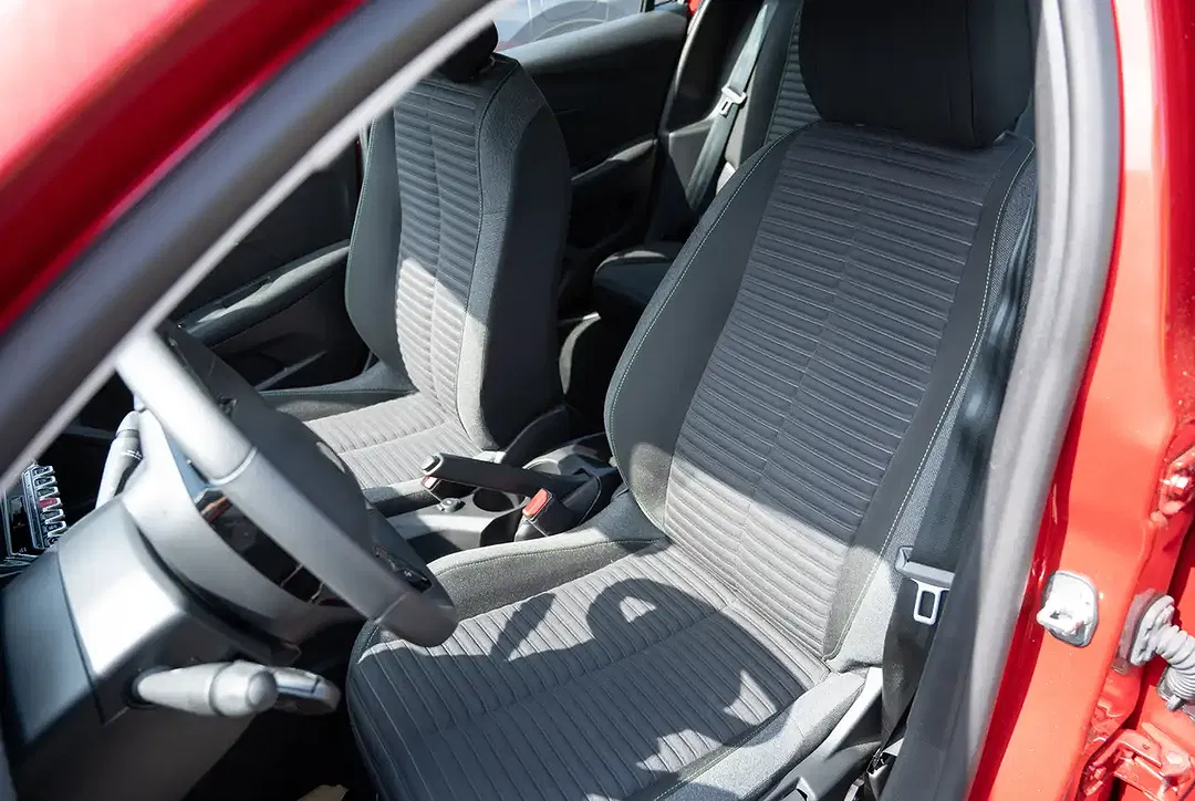 Peugeot 208 - Thumbnail 6