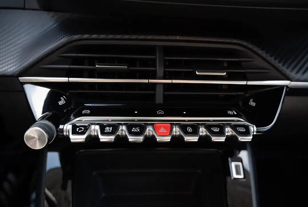 Peugeot 208 - Thumbnail 9