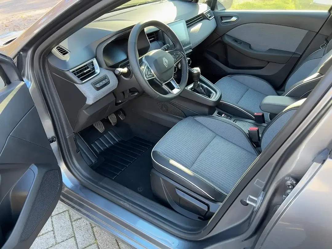Renault Clio - Thumbnail 11