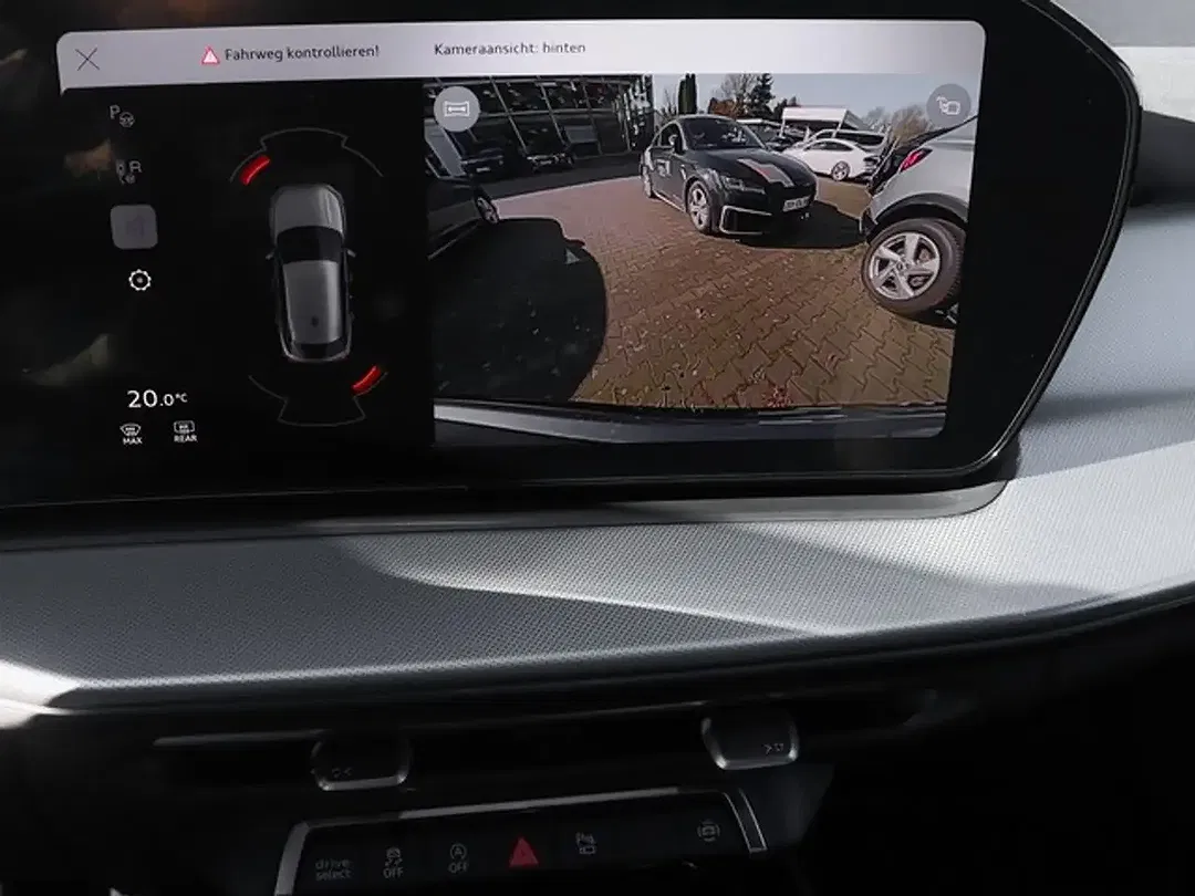 Audi Q3 - Thumbnail 12