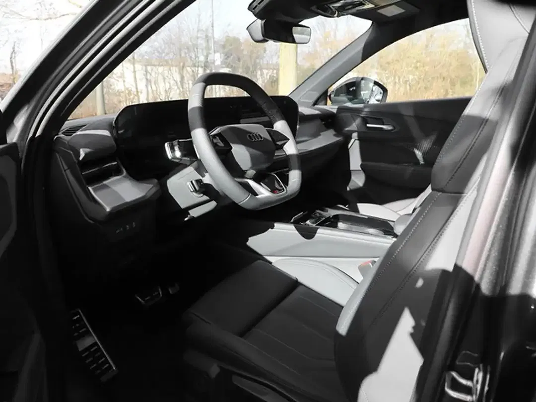 Audi Q3 - Thumbnail 3