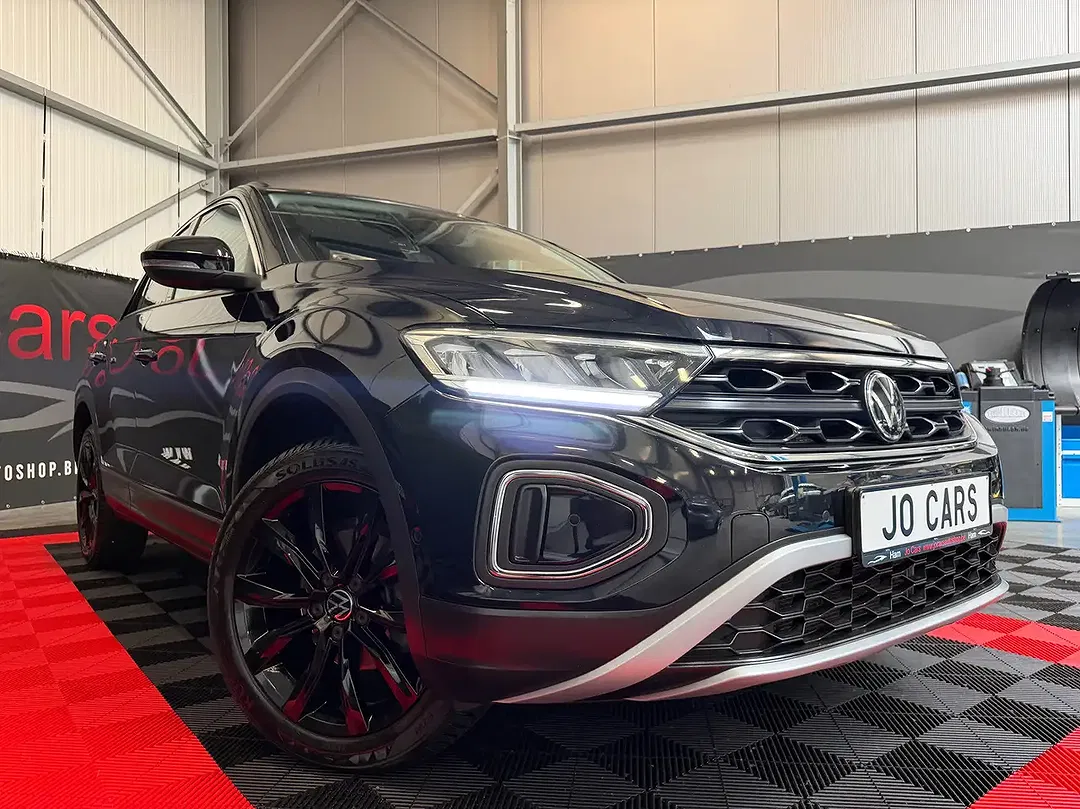 Volkswagen T-Roc - Thumbnail 3