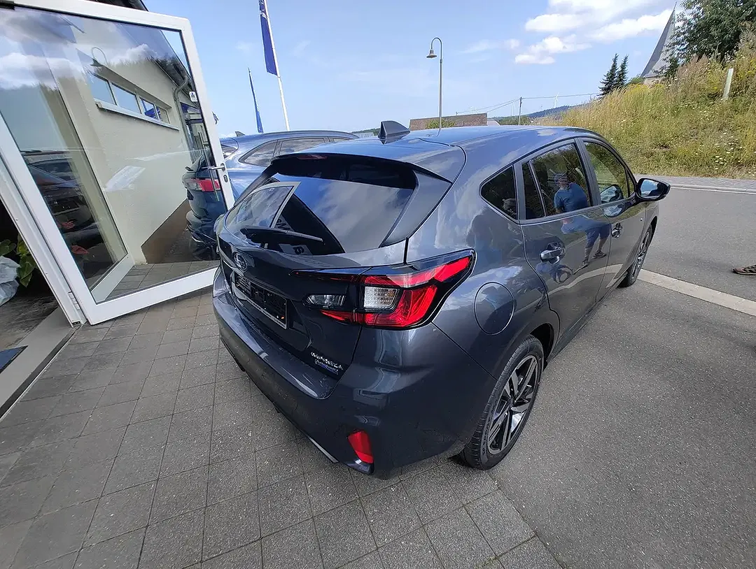 Subaru Impreza - Thumbnail 3