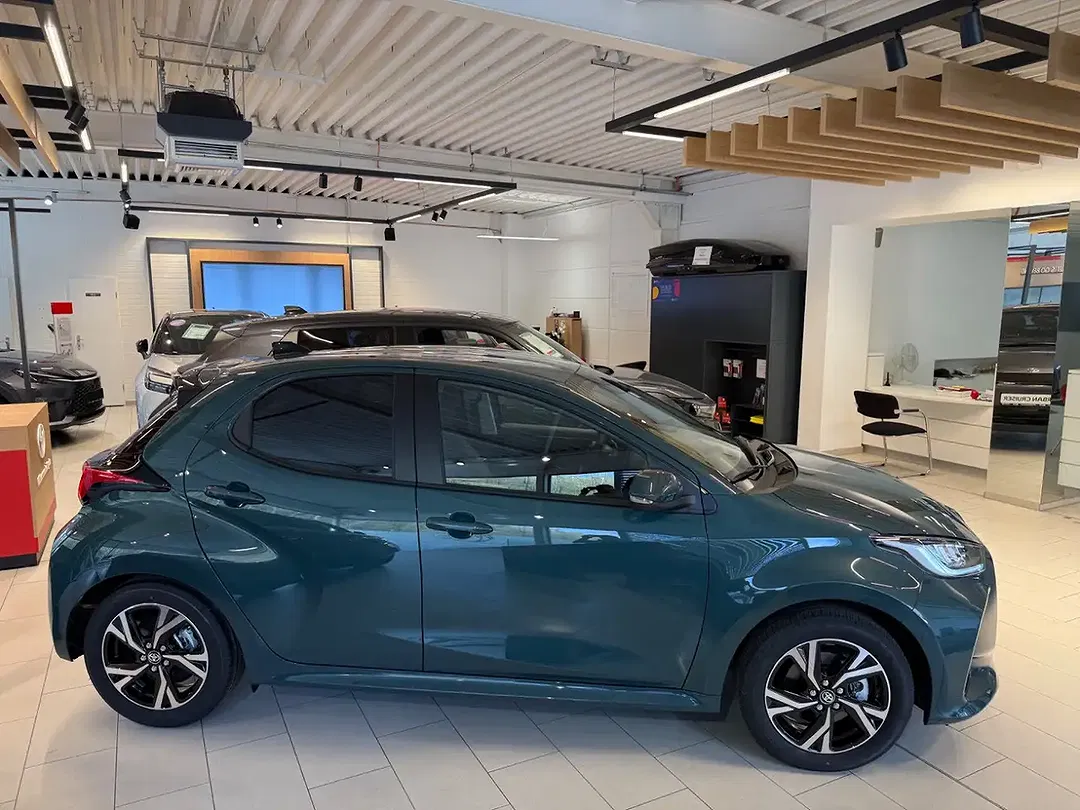 Toyota Yaris - Thumbnail 2