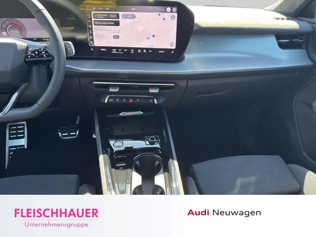 Audi Q3 - Thumbnail 12