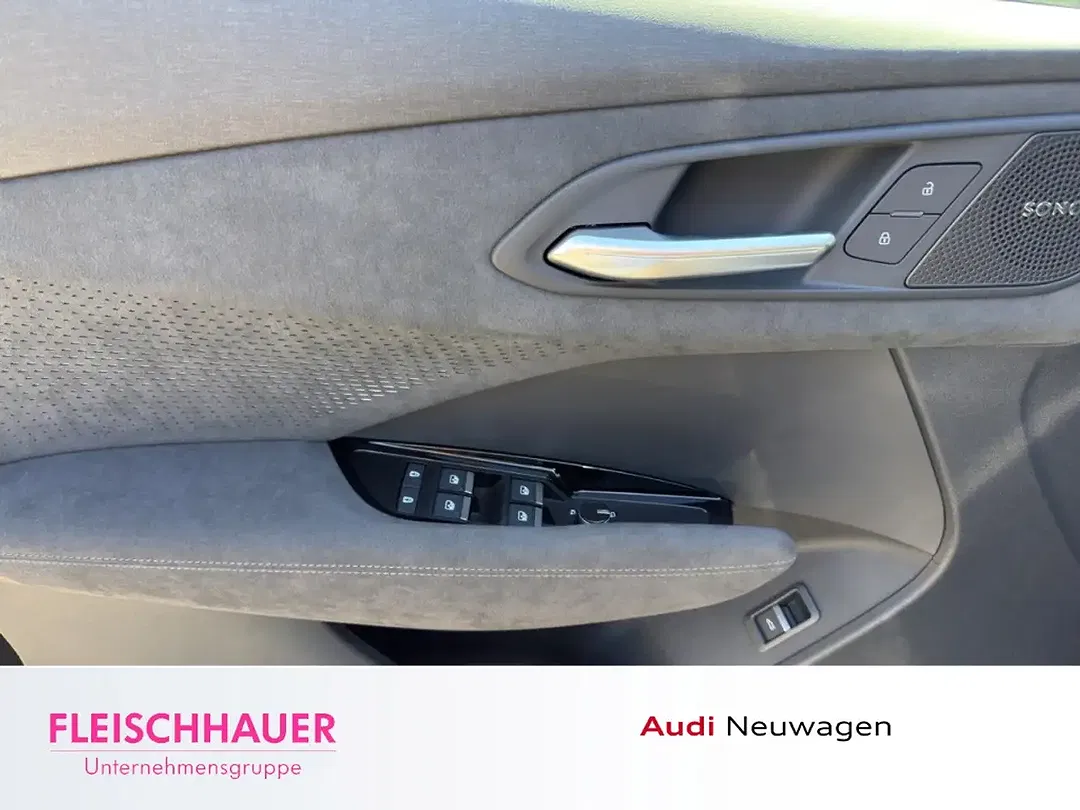 Audi Q3 - Thumbnail 9