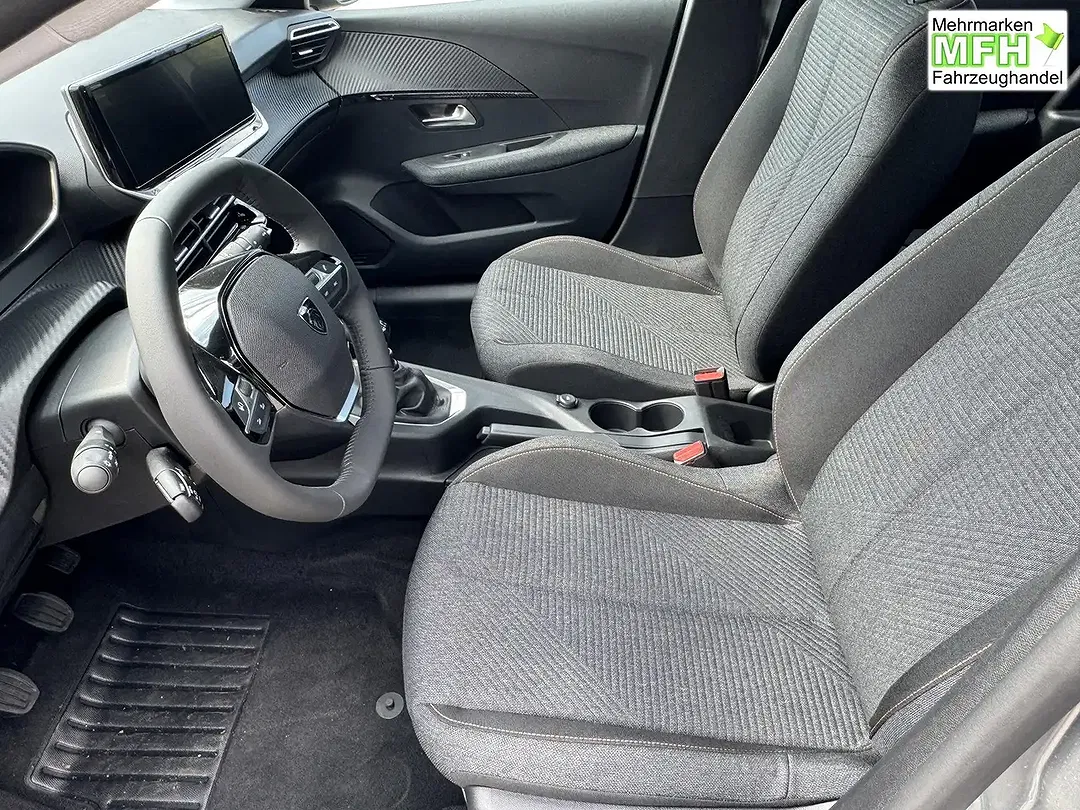 Peugeot 208 - Thumbnail 11