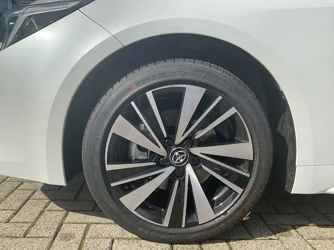 Toyota Corolla - Thumbnail 6