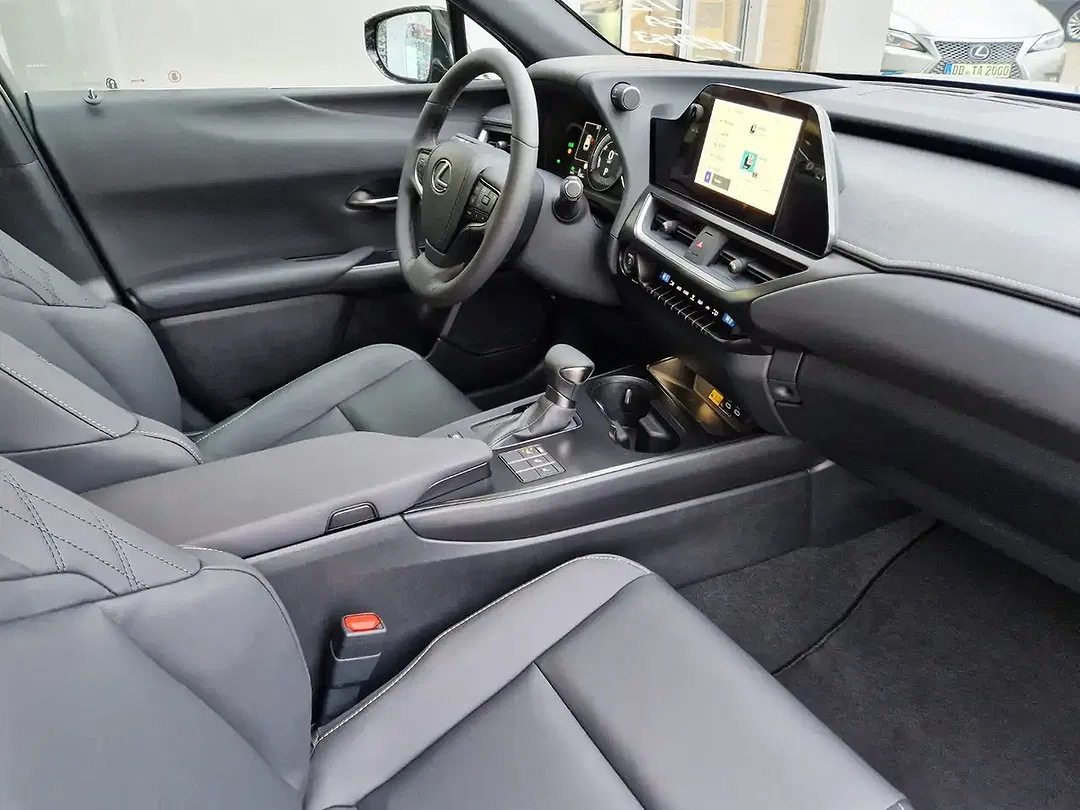 Lexus UX 300h - Thumbnail 8
