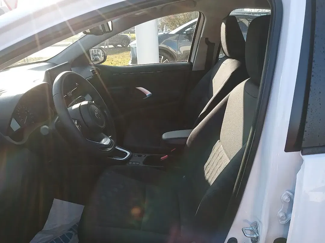Toyota Yaris - Thumbnail 15