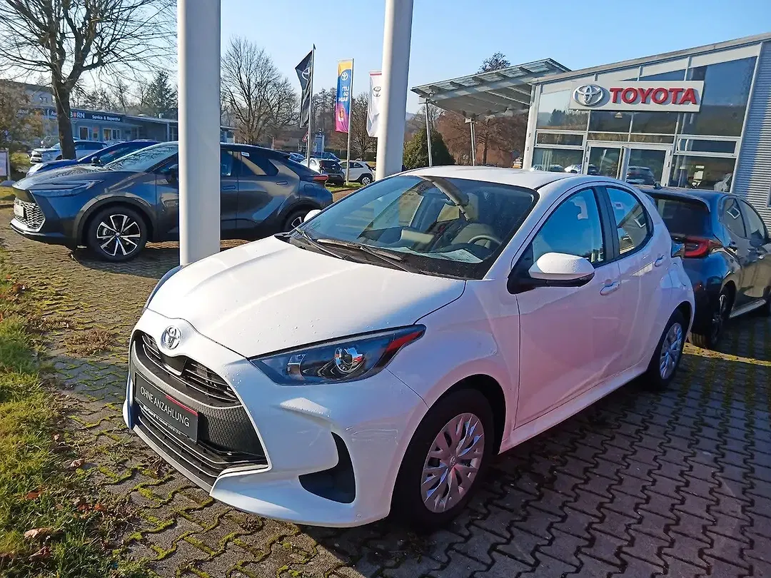Toyota Yaris - Thumbnail 2