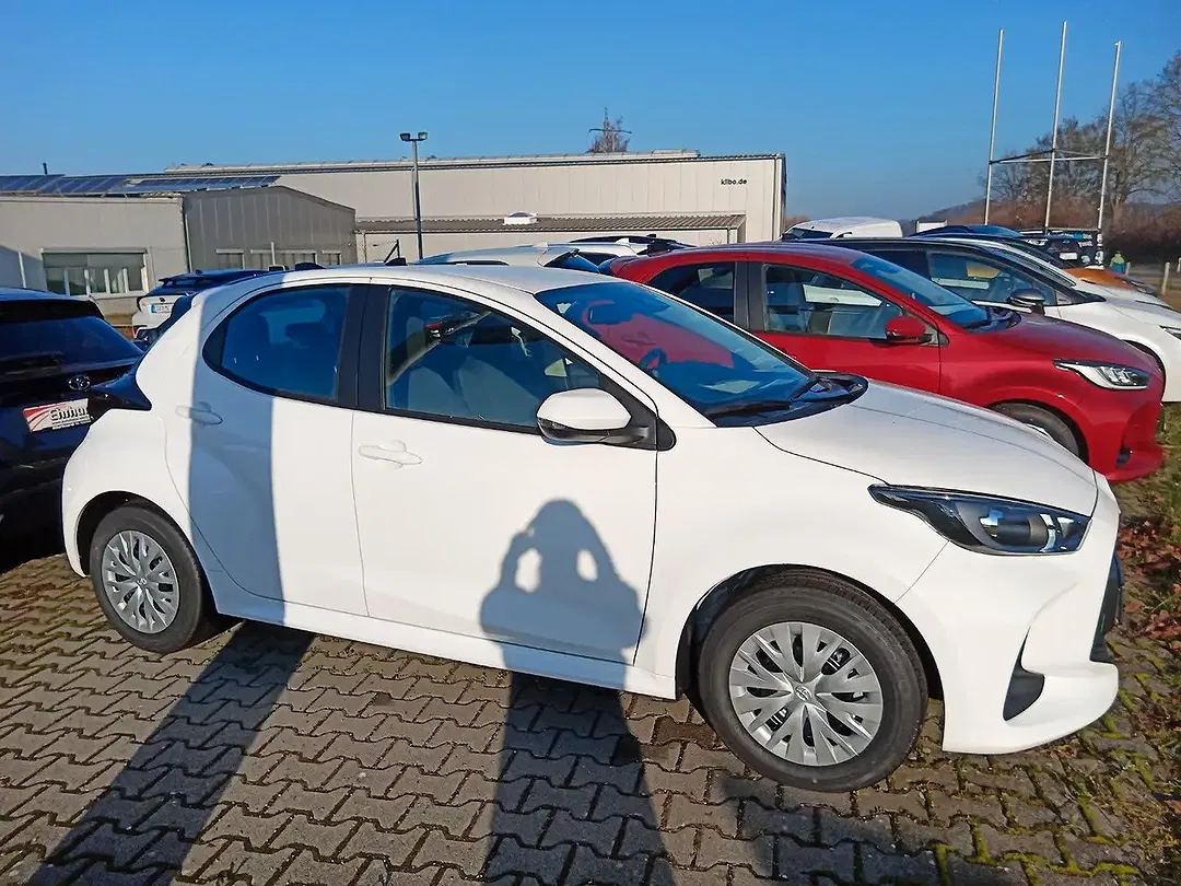 Toyota Yaris - Thumbnail 3