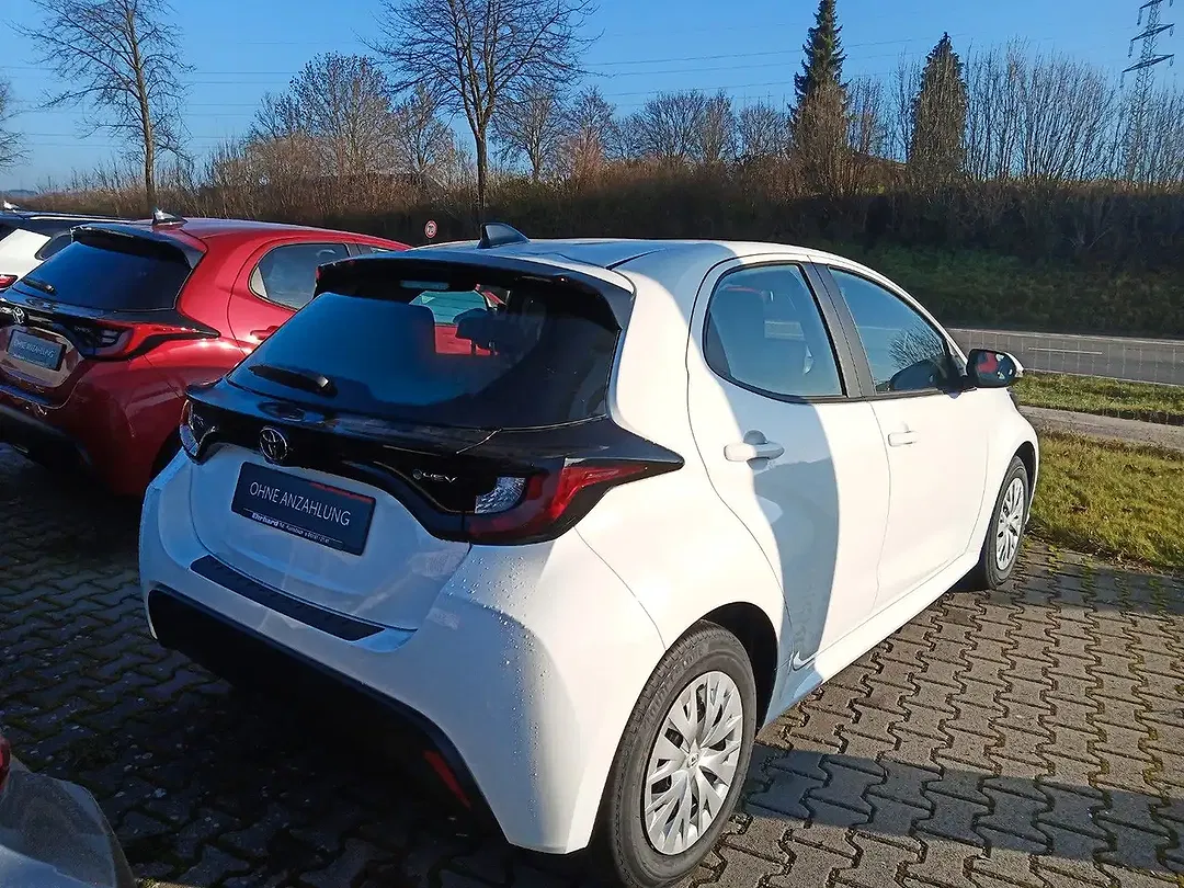 Toyota Yaris - Thumbnail 4