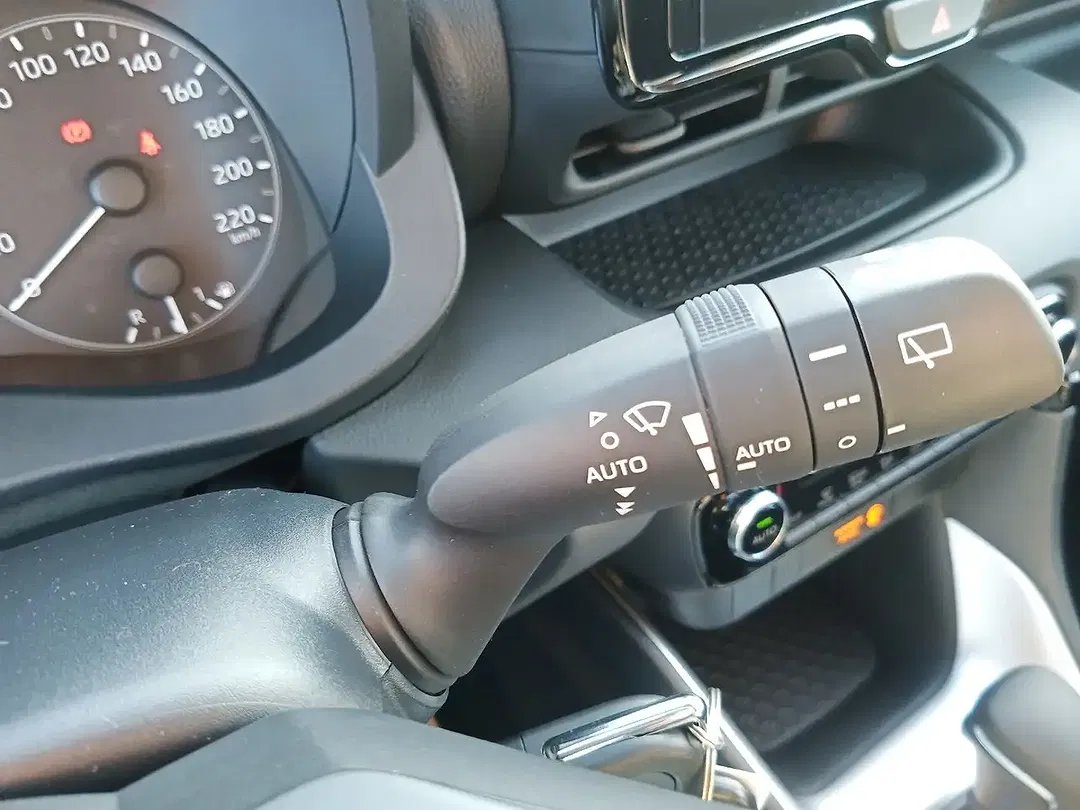 Toyota Yaris - Thumbnail 8