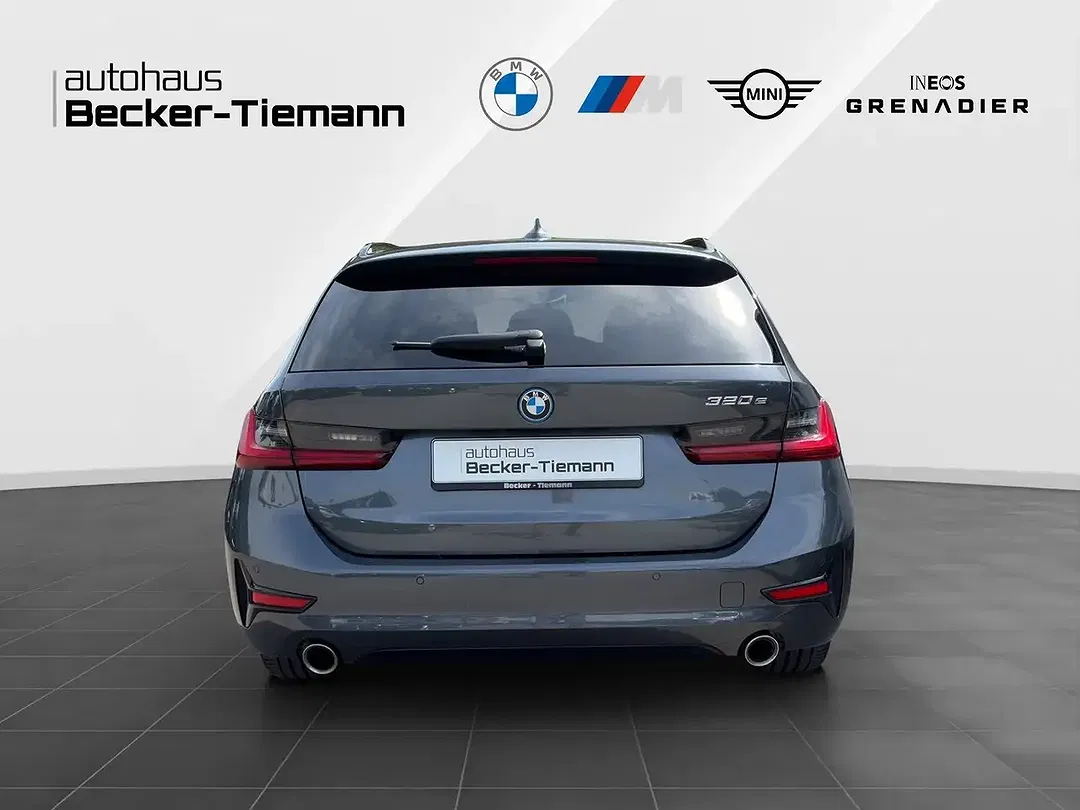 BMW 320 - Thumbnail 5