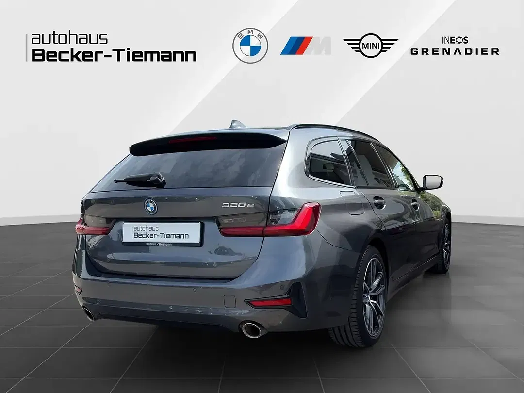 BMW 320 - Thumbnail 6