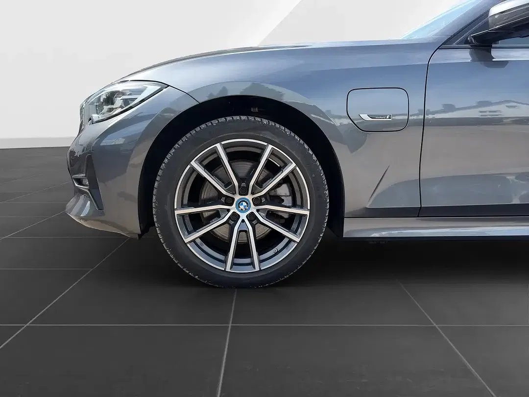 BMW 320 - Thumbnail 8