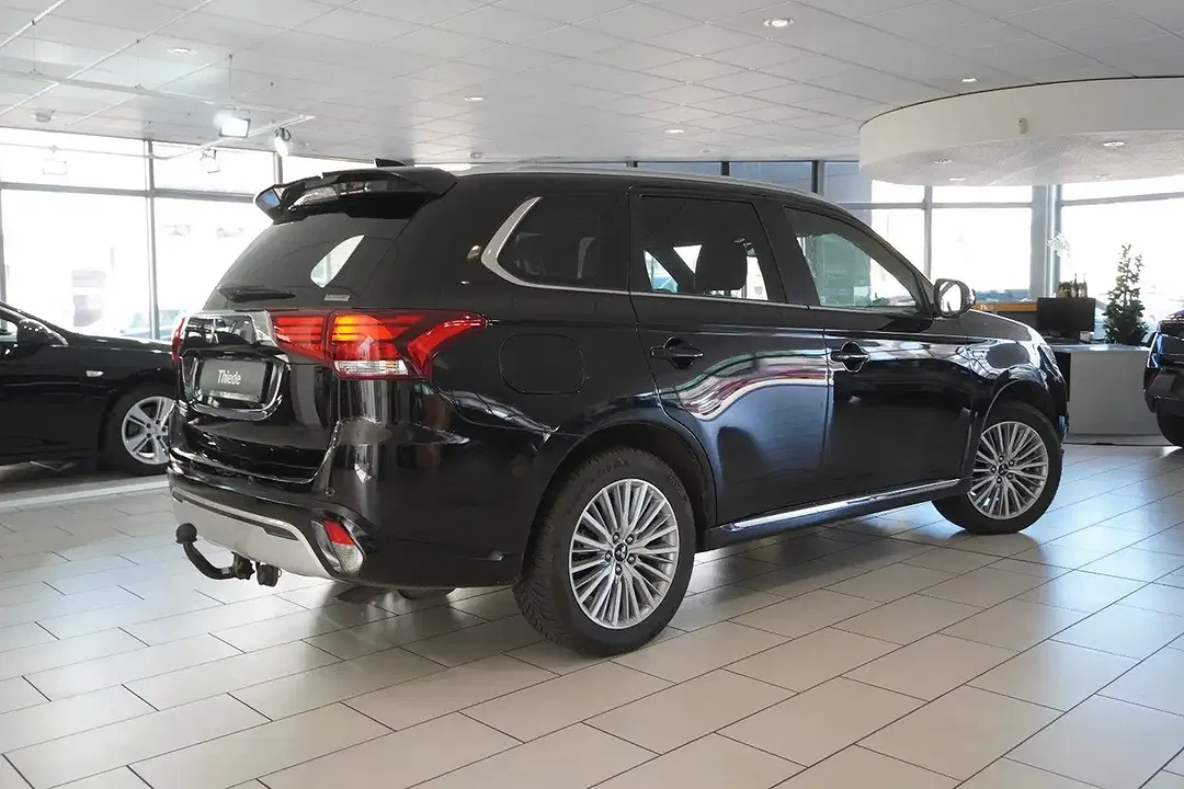 Mitsubishi Outlander - Thumbnail 8