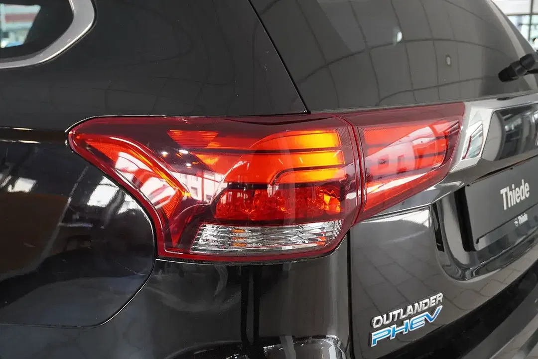 Mitsubishi Outlander - Thumbnail 12