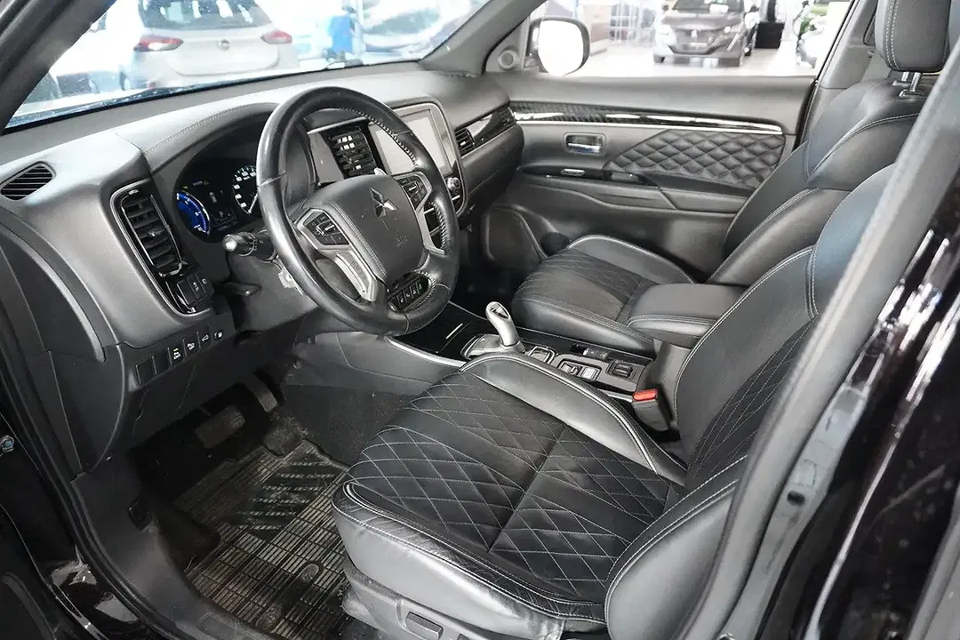 Mitsubishi Outlander - Thumbnail 16