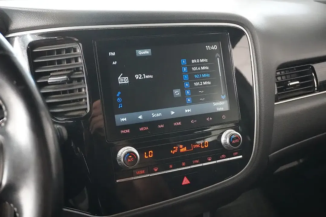 Mitsubishi Outlander - Thumbnail 29