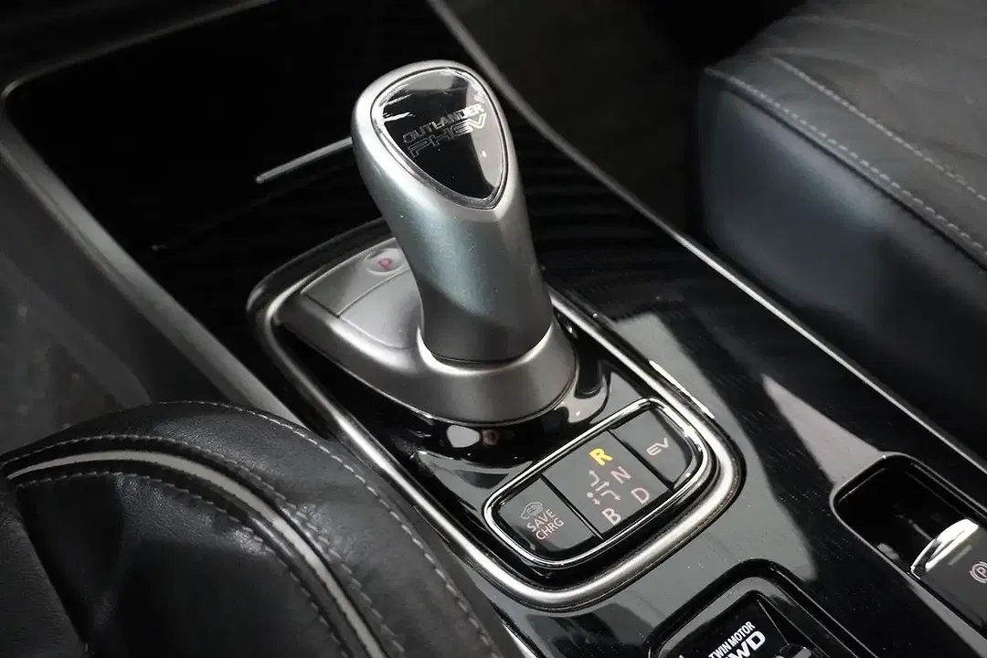 Mitsubishi Outlander - Thumbnail 33