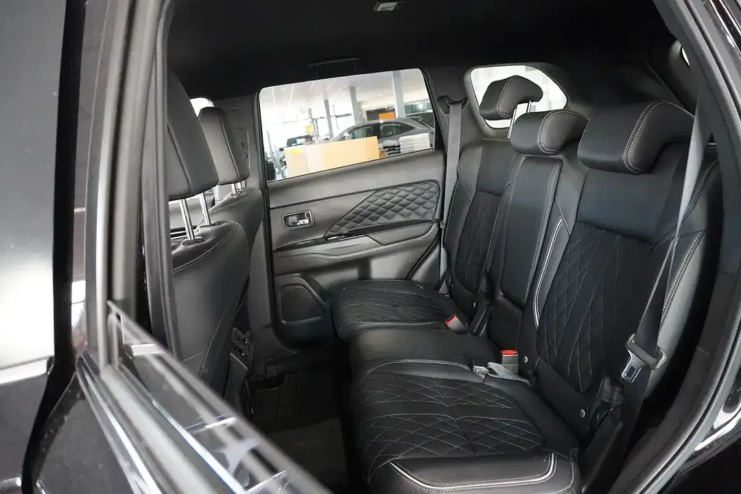 Mitsubishi Outlander - Thumbnail 37