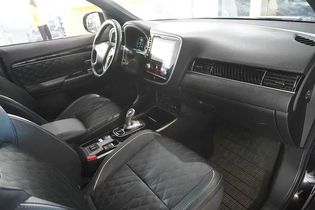 Mitsubishi Outlander - Thumbnail 39