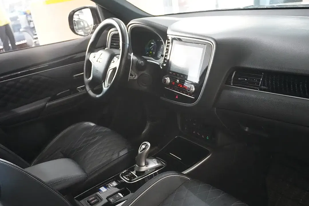 Mitsubishi Outlander - Thumbnail 40
